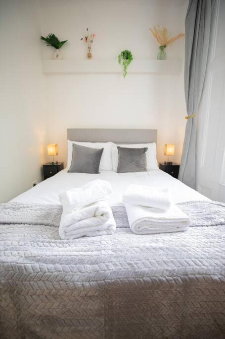 Perfect Location 4Bed 2 Bath Spacious Apartment Londra Exterior foto